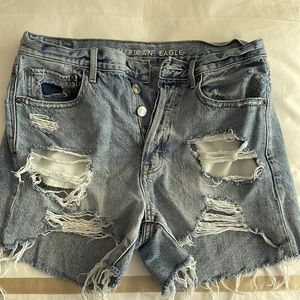 American eagle size 6 90s boyfriend shorts